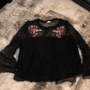 Lace detailed top